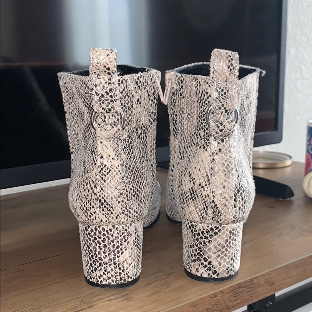 booties - Picture 2 of 3